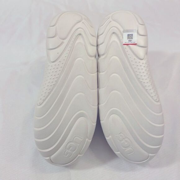 UGG LA CLOUD SPORTS SANDALS.  NEW IN BOX - Picture 4 of 14